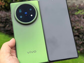 De Vivo X Fold5 in een van de drie lanceringskleuren. (Afbeeldingsbron: via Shido Tatushiko)