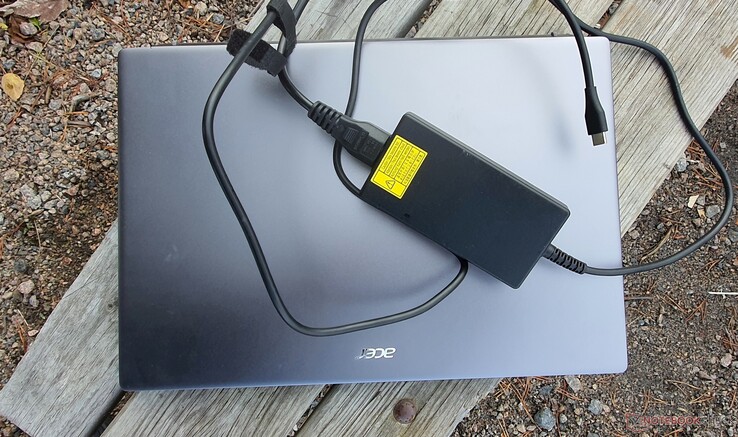 De USB-C lader van Delta Electronics levert 100 watt