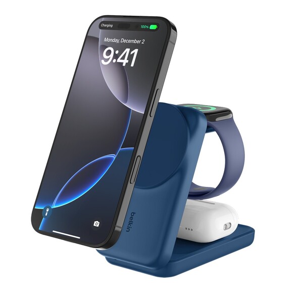 De Belkin UltraCharge 3-in-1 Opvouwbare Magnetische Oplader in blauw (bron: Belkin)