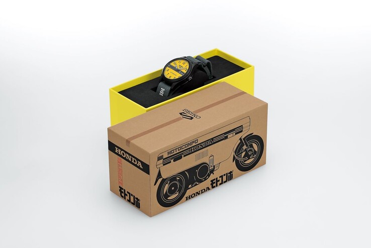 Speciale kartonnen presentatiedoos voor de Seiko 5 Sports Field x Honda Motocompo Limited Edition, ontworpen om te lijken op de originele verzenddoos van de Honda Motocompo.