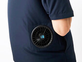 Een Japans modemerk wil zweetvlekken op overhemden tegengaan met behulp van twee ventilatoren.