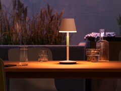 De draagbare tafellamp Philips Hue Go heeft tot 370 lumen aan helderheid. (Beeldbron: Signify )