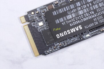 De namaak-Samsung heeft een Maxio-controller, geen Samsung-controller.