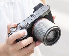 Het betaalbare TTArtisan 50 mm f/1.8 Neo-objectief met autofocus is nu verkrijgbaar in twee nieuwe kleuren.