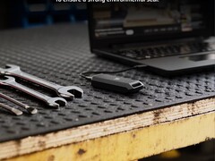 EX400U Survivor: Nieuwe SSD is snel (Afbeelding bron: Corsair)