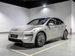 De Model Y L wordt geleverd met een nieuw 'Hey,Tesla'-waakwoord. (Afbeeldingsbron: Tesla Lounge/Reddit)