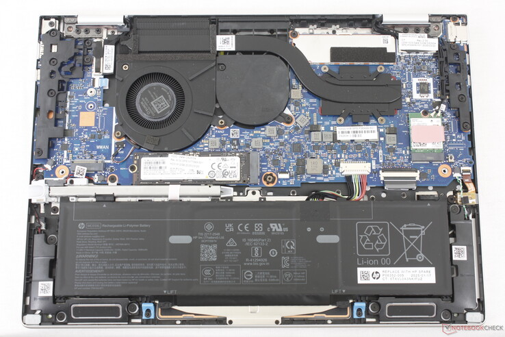 EliteBook 8 Flip G1i 13 met één M.2 2280 SSD-sleuf, verwijderbare WLAN-module en optionele WAN-sleuf. RAM is gesoldeerd