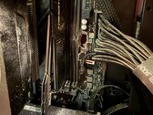 Een close-up van de gaming-pc die is beschoten.