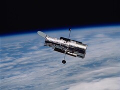 Een afbeelding van de Hubble-telescoop in een baan om de aarde (Afbeeldingsbron: NASA; bijgesneden)