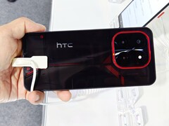 HTC heeft zijn nieuwe Wildfire gaming-smartphone al onthuld op een techbeurs (Afb. bron: @hkyamane)