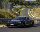 Het prototype van de Porsche Taycan op het circuit van de Nürburgring (Afbeelding: Porsche)