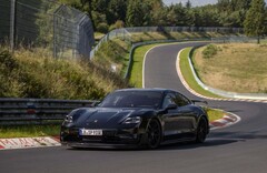 Het prototype van de Porsche Taycan op het circuit van de Nürburgring (Afbeelding: Porsche)