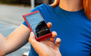 De Vasco Translator Q1 ondersteunt een handenvrije functie voor real-time spraakvertaling (Afbeelding bron: Vasco)