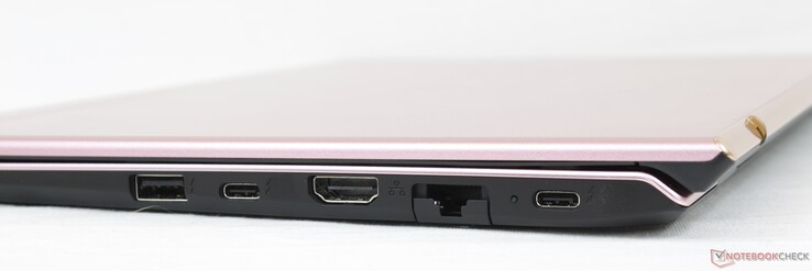 Rechts: USB-A 3.0, 2x USB-C met Thunderbolt 4 + DisplayPort + Power Delivery, HDMI, Gigabit RJ-45