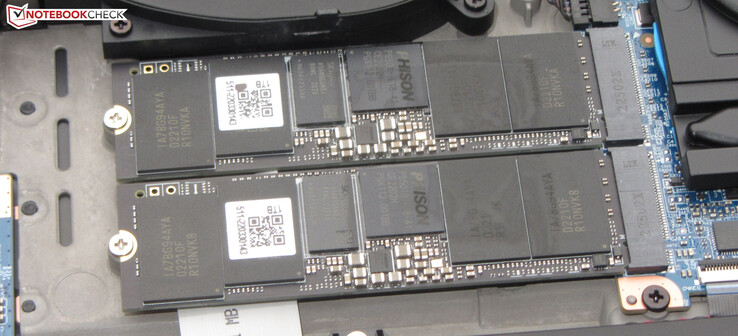 De laptop wordt geleverd met twee SSD's.