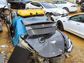 Beschadigde Tesla bij een bergingsbedrijf (Afbeelding bron: Notebookcheck)