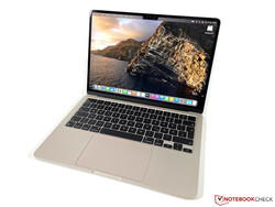 Apple MacBook Air M2 in review. De testeenheid is geleverd door Apple Duitsland.