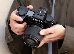 De nieuwe Leica Summilux is aanzienlijk kleiner en goedkoper dan zijn voorganger.