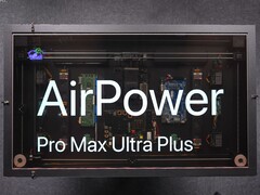Het door HTX Studio ontworpen, op AirPower geïnspireerde oplaadbureau, waarbij de interne hardware en het transparante scherm zichtbaar zijn.