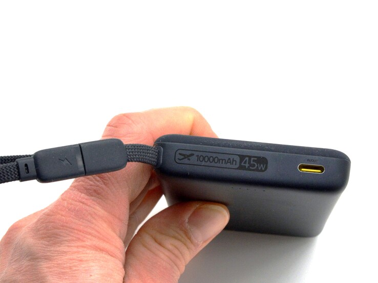 Baseus biedt ook de PicoGo AM52 met een geïntegreerde kabel.