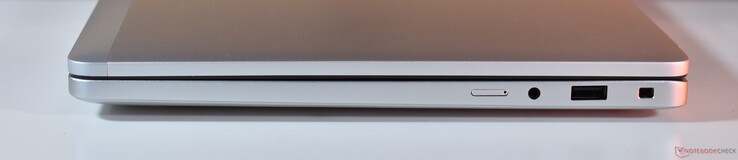 rechts: nanoSIM, 3,5mm Audio, USB-A 3.2 Gen 1, Edelsteenslotgleuf