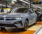 De volgende generatie van de Opel Astra zal van de productielijn in het hoofdkantoor in Rüsselsheim blijven rollen, terwijl het merk steeds afhankelijker wordt van Chinese technologie voor de ontwikkeling van nieuwe EV's.