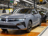 De volgende generatie van de Opel Astra zal van de productielijn in het hoofdkantoor in Rüsselsheim blijven rollen, terwijl het merk steeds afhankelijker wordt van Chinese technologie voor de ontwikkeling van nieuwe EV's.
