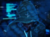 Een figuur met capuchon die de cybercriminele dreiging achter het datalek bij Carnival voorstelt.