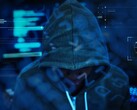 Een figuur met capuchon die de cybercriminele dreiging achter het datalek bij Carnival voorstelt.