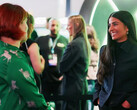 Een foto van Asha Sharma, CEO van Xbox, in gesprek met de BBC