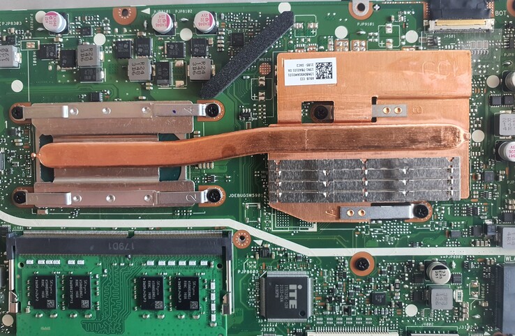 De ventilator van de behuizing is niet geïntegreerd in het koelsysteem van de CPU.