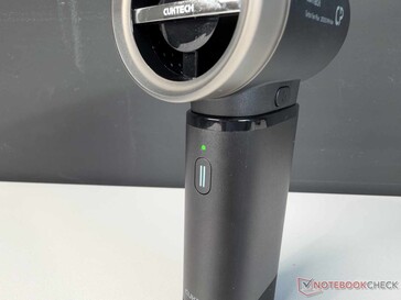 De twee knoppen en het LED-lampje voor het batterijniveau