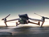 De Mavic 3 Pro is al in meerdere markten te bestellen. (Beeldbron: DJI)
