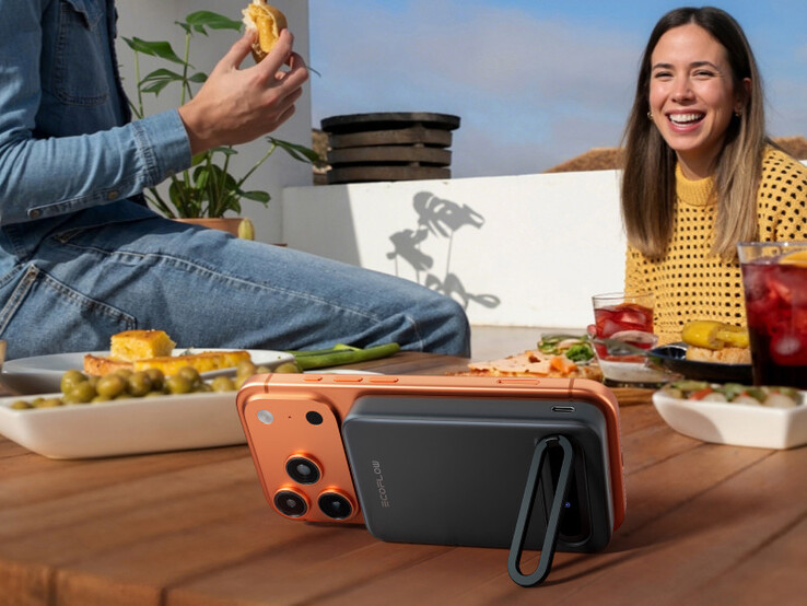 De Rapid Mag 15W Qi2 Power Bank heeft een ingebouwde kickstand voor handsfree gebruik. (Afbeeldingsbron: EcoFlow)