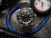 Het matzwarte duikhorloge Hanhart Aquasphere biedt een gangreserve van 38 uur