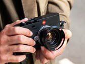 Na de Leica M-EV1 (foto) wordt er naar verluidt gewerkt aan een spiegelloze middenformaatcamera.