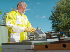 Bijenkorfbewaking op afstand via Starlink IoT-verbinding. (Afbeeldingsbron: OneNZ/YT)