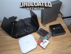 Netwerkhardware op een bureau