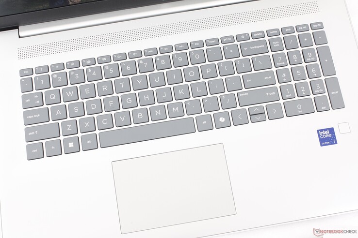 Hoewel het clickpad met slechts 11 x 7,5 cm klein is, is de tractie en feedback verder soepel en klikkend