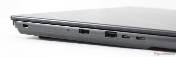 Links: Kensington-slot, netadapter, USB-A 3.2 Gen. 2, 2x USB-C Thunderbolt 4 met DisplayPort 2.1 + Power Delivery 3.0