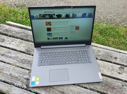 Lenovo V17 G2 ITL, testeenheid geleverd door NBB.com (notebooksbilliger.de)