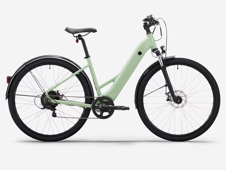 De Decathlon Rockrider E-ACTV 100 laag frame elektrische hybride fiets in amandelgroen