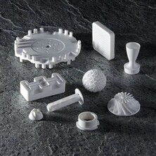 Voorbeelden van onderdelen geprint met Alumina 4N (Afbeelding Bron: Formlabs)