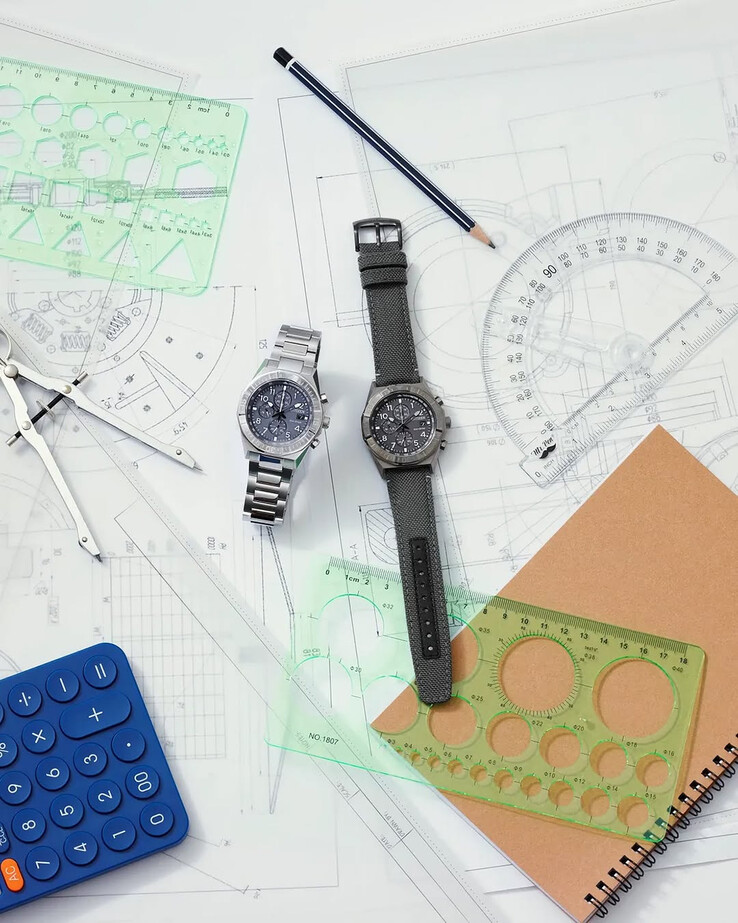 De Citizen CA0897-04H naast het oudere model CA0890-54H.