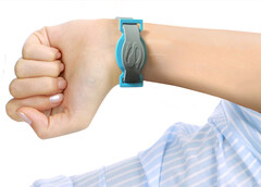 De draagbare metaalallergietest van Sensiband controleert eenvoudig op reacties op 7 veelvoorkomende metalen voor medische implantaten. (Bron: Sensiband)