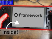 TommyB bouwt een gaming-handheld met het moederbord van een Framework-laptop (Afbeelding bron: TommyB op YouTube)
