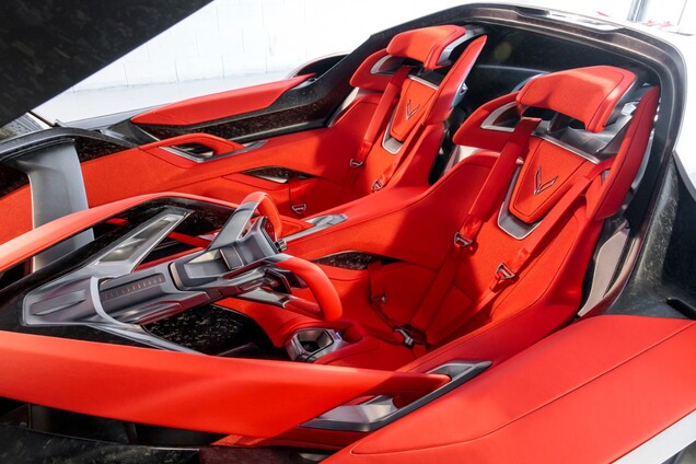 De cockpit van de CX is afgewerkt met ballistisch textiel Inferno Red (Afbeelding bron: GM)
