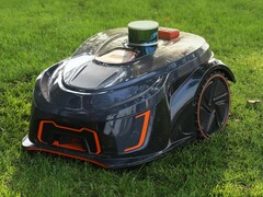 De KOWOLL Kolmower M28E robotmaaier is geschikt voor gazons tot 4.000 m². (Afbeelding bron: KOWOLL)