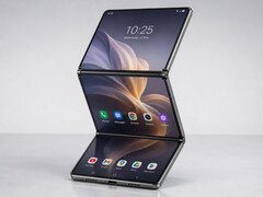 Hoe een verticaal uitklapbare drieluik van Huawei eruit zou kunnen zien.