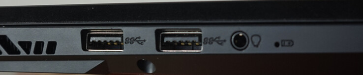 Poorten links: 2x USB-A (10 Gbit/s), headset